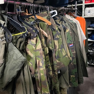 Legerkleding authentiek + accessoires